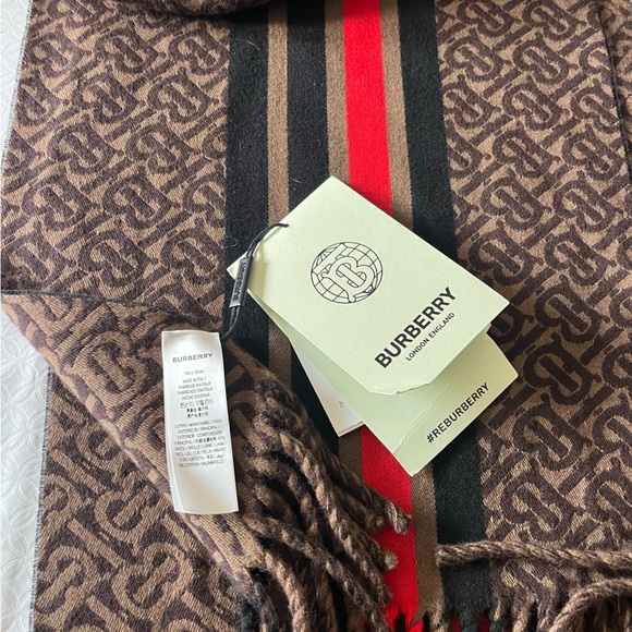 New with tags Burberry wool TB monogram scarf - Picture 5 of 10